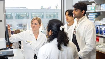 Jennifer Streeter (15MD/PhD, 17R, 21F) in her lab
